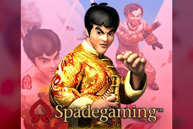 Jubin permainan Spadegaming: ilustrasi seorang ahli seni mempertahankan diri berjaket emas, di atas logo Spadegaming